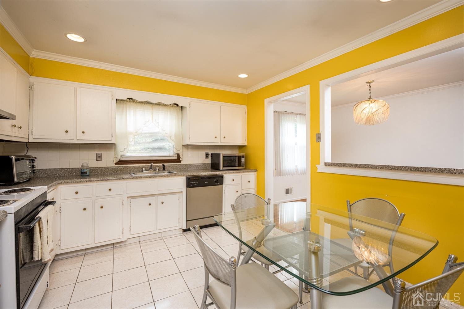21 Bristol Road Piscataway, NJ 08854 - Photo 16 of 31 Gallery Image 16