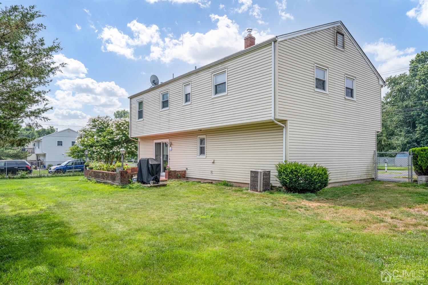 21 Bristol Road Piscataway, NJ 08854 - Photo 3 of 31 Gallery Image 3