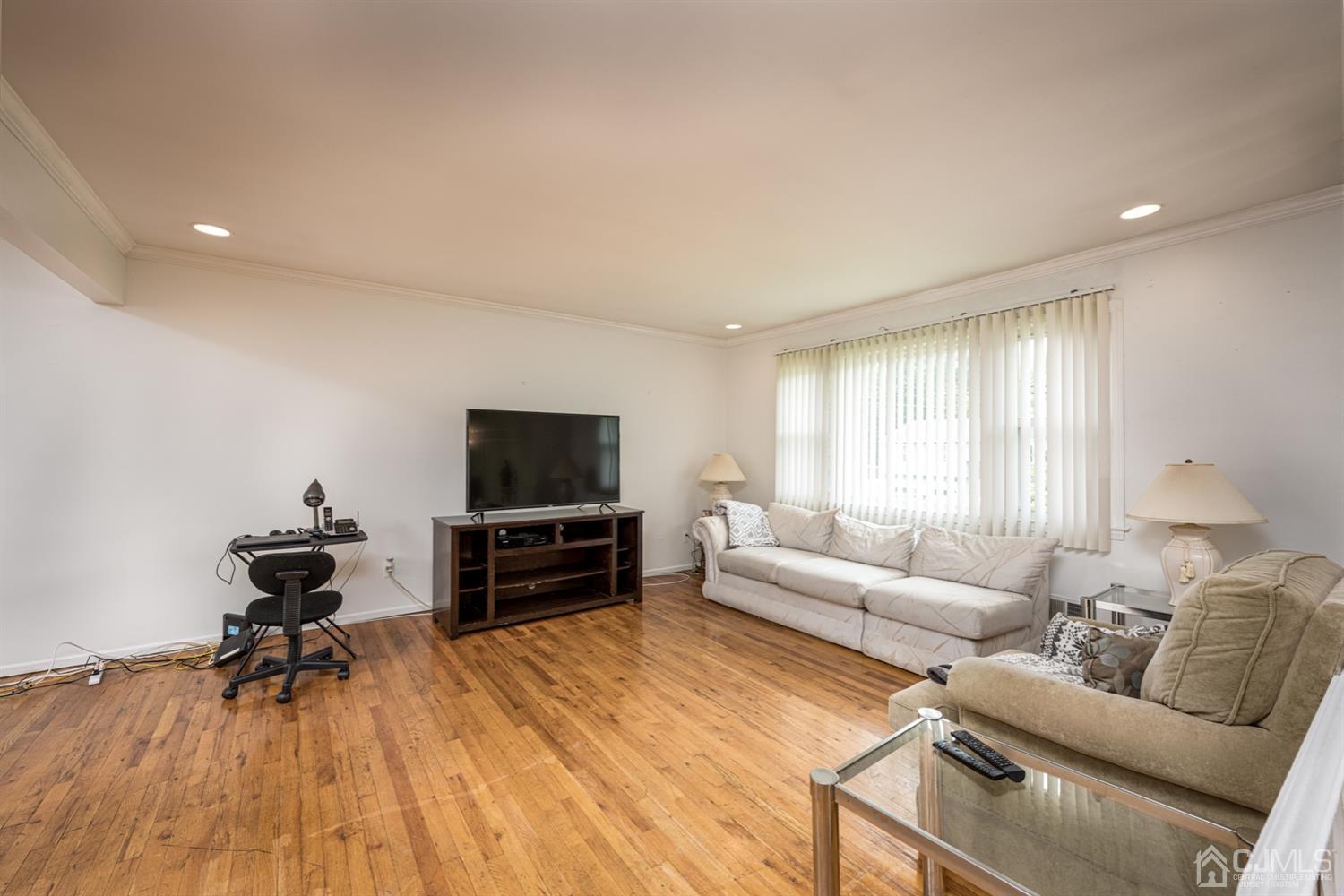 21 Bristol Road Piscataway, NJ 08854 - Photo 8 of 31 Gallery Image 8