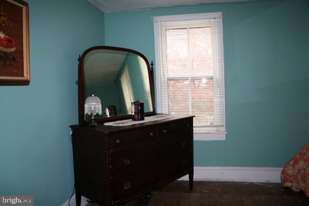 34 East Center Street Lititz, PA 17543 - Photo 16 of 21 a room with a window