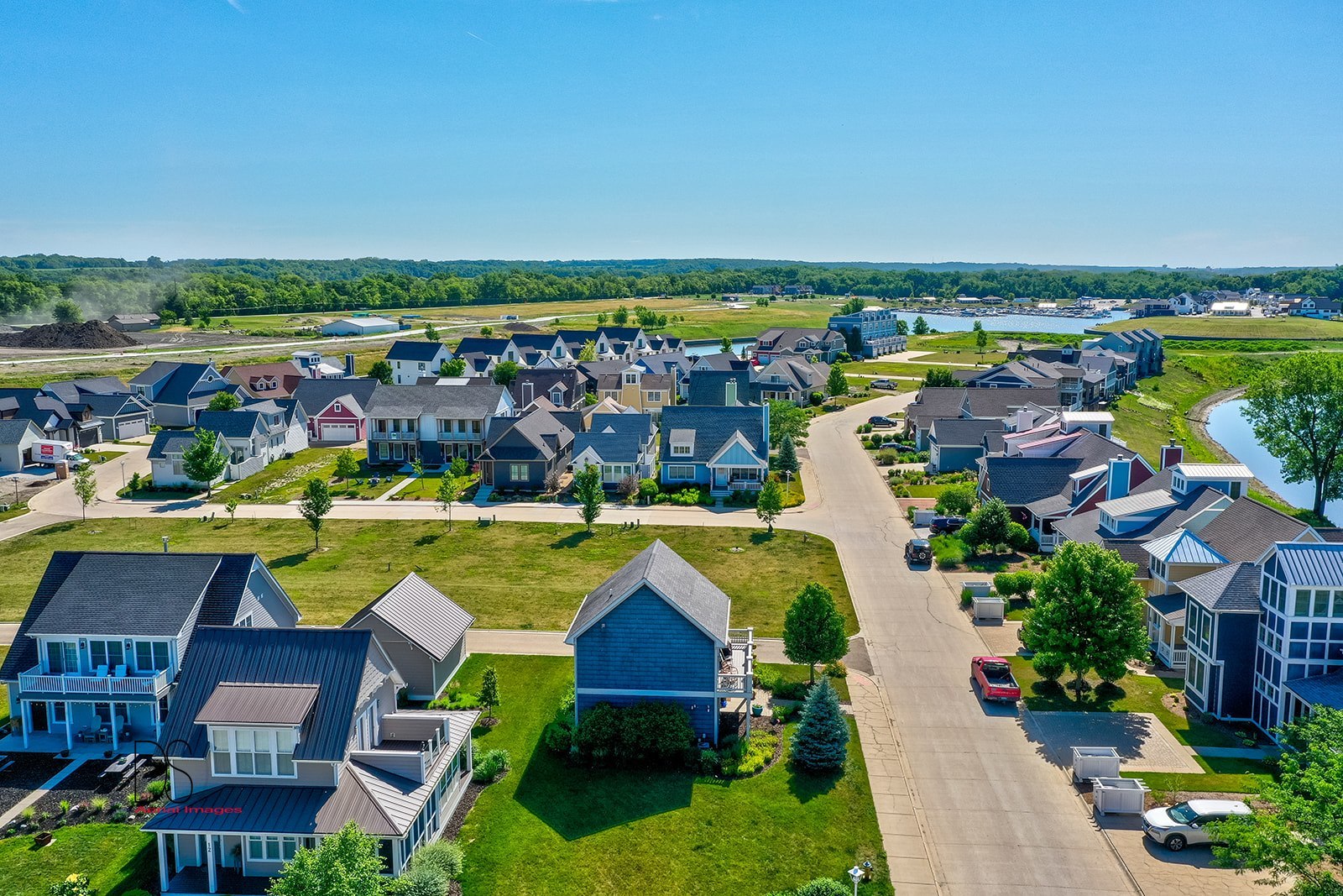 4 Pelican Landing Ottawa, IL 61350 - Photo 14 of 29 an aerial view of multiple houses with yard