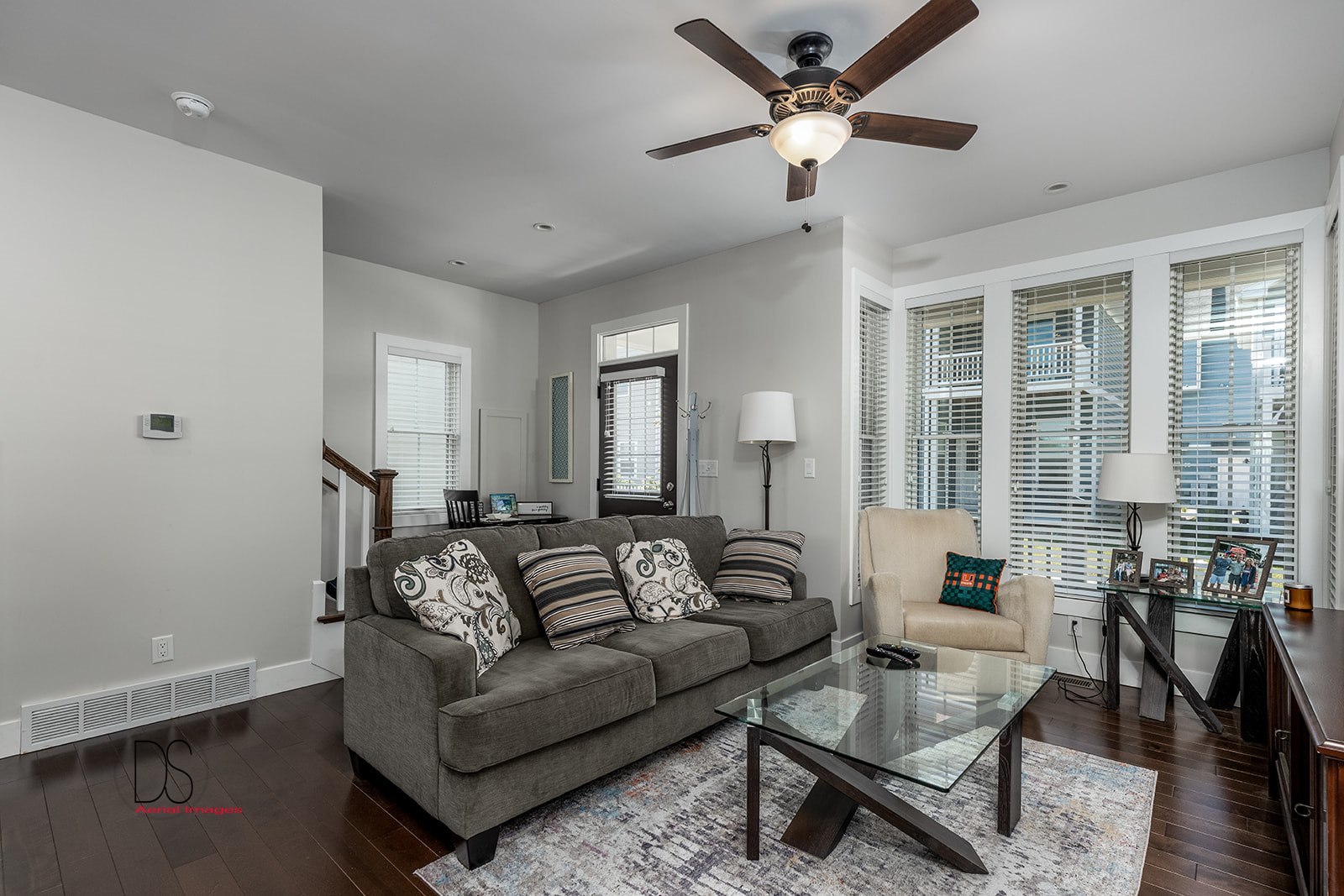 4 Pelican Landing Ottawa, IL 61350 - Photo 17 of 29 a living room with furniture and a large window