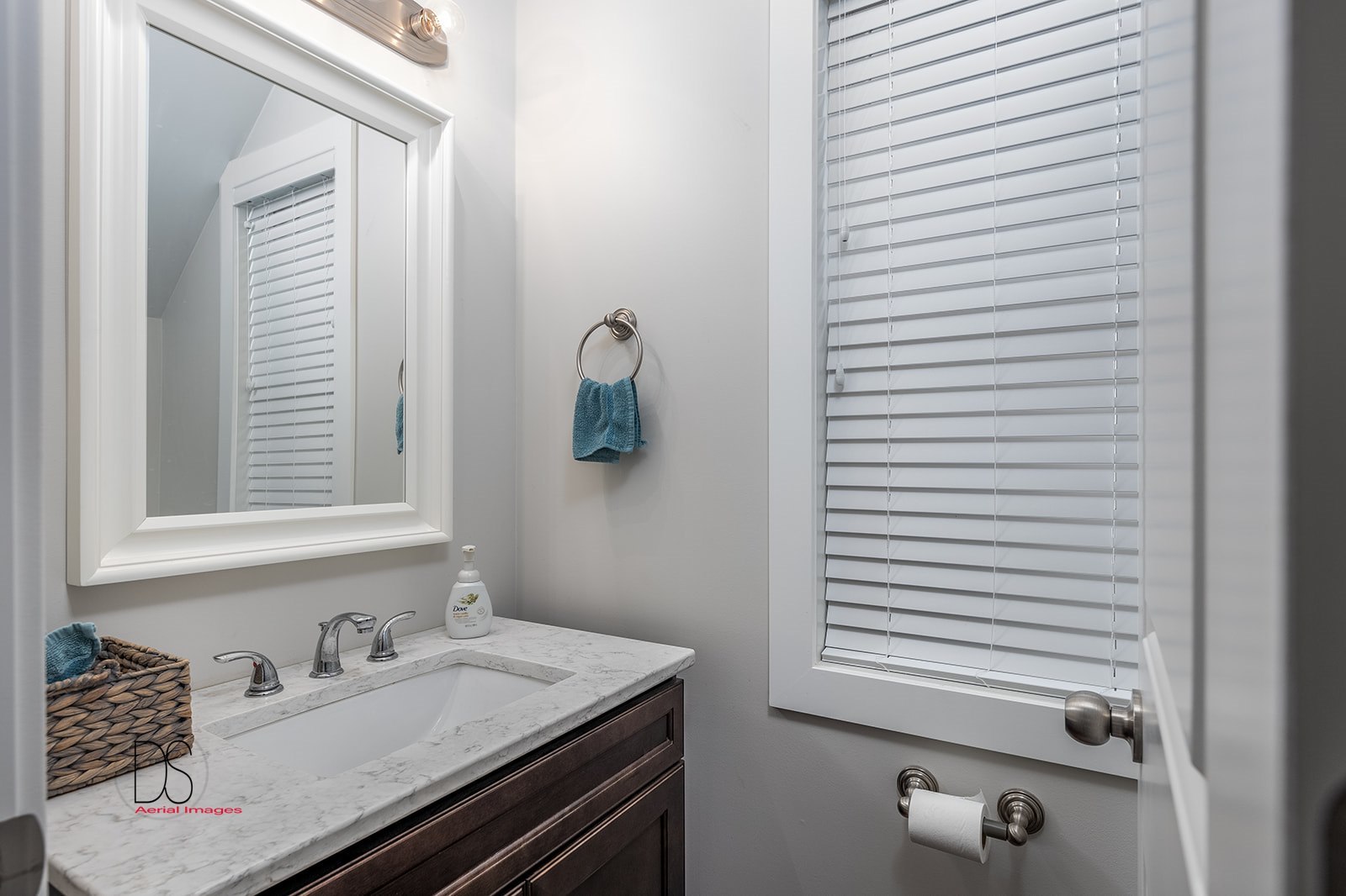 4 Pelican Landing Ottawa, IL 61350 - Photo 22 of 29 a bathroom with a sink and a mirror