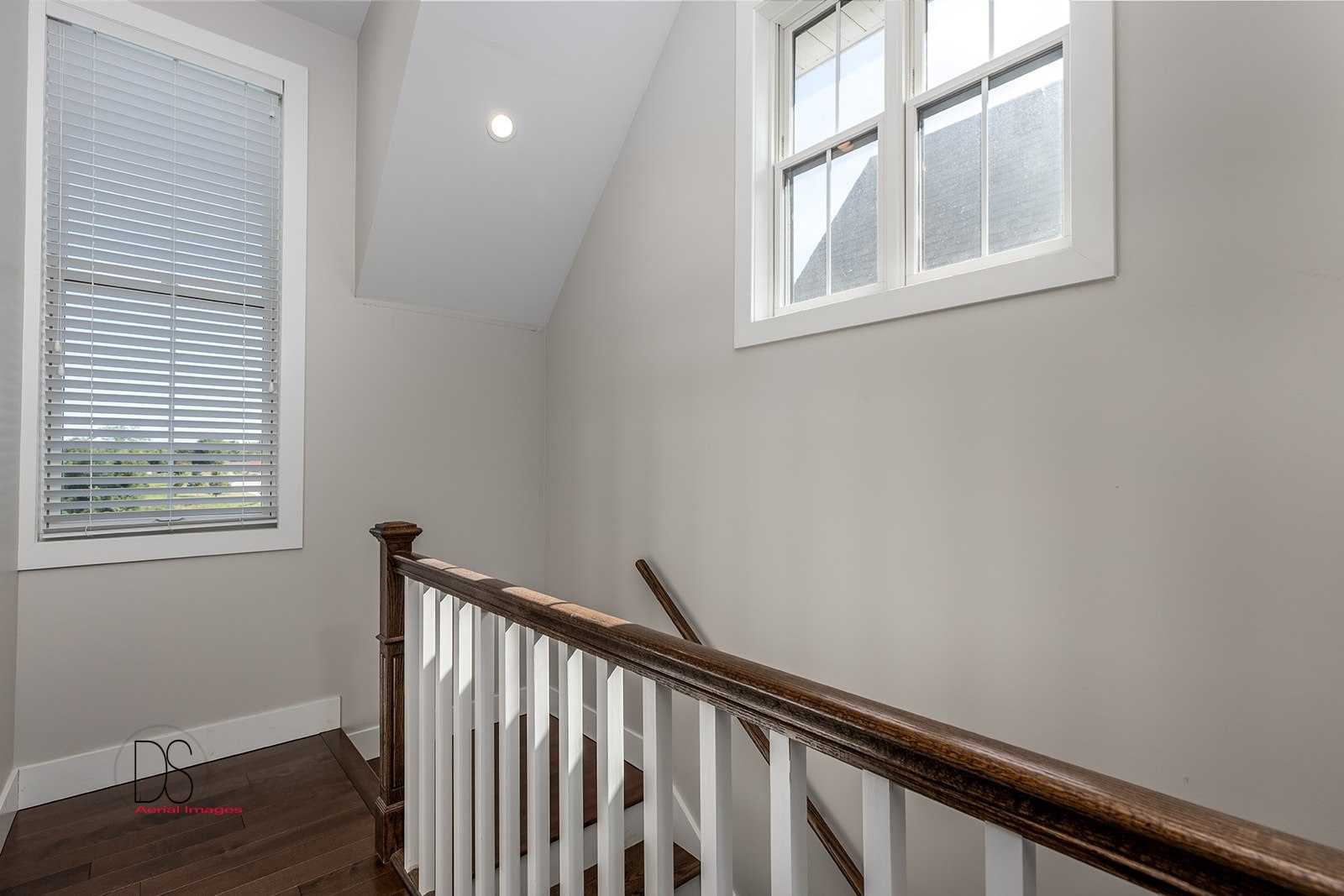 4 Pelican Landing Ottawa, IL 61350 - Photo 27 of 29 a view of a hallway with wooden floor and a window