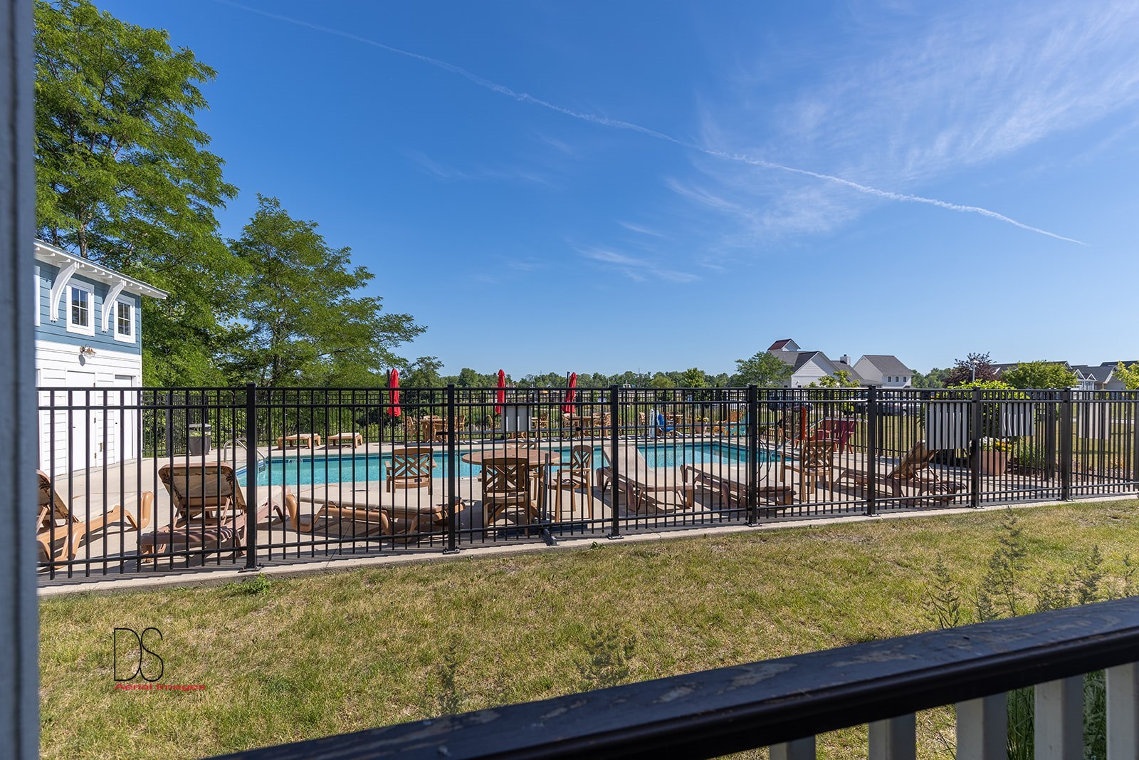 4 Pelican Landing Ottawa, IL 61350 - Photo 29 of 29 a view of a swimming pool with a lawn chairs