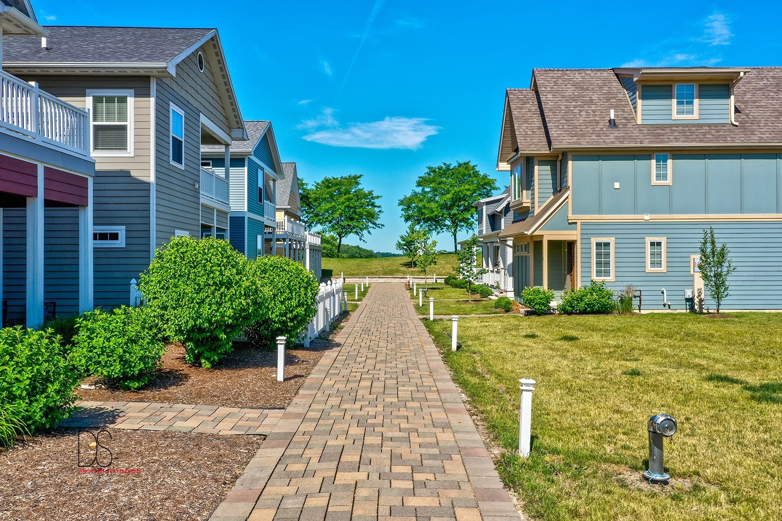 4 Pelican Landing Ottawa, IL 61350 - Photo 7 of 29 a view of a brick building next to a yard