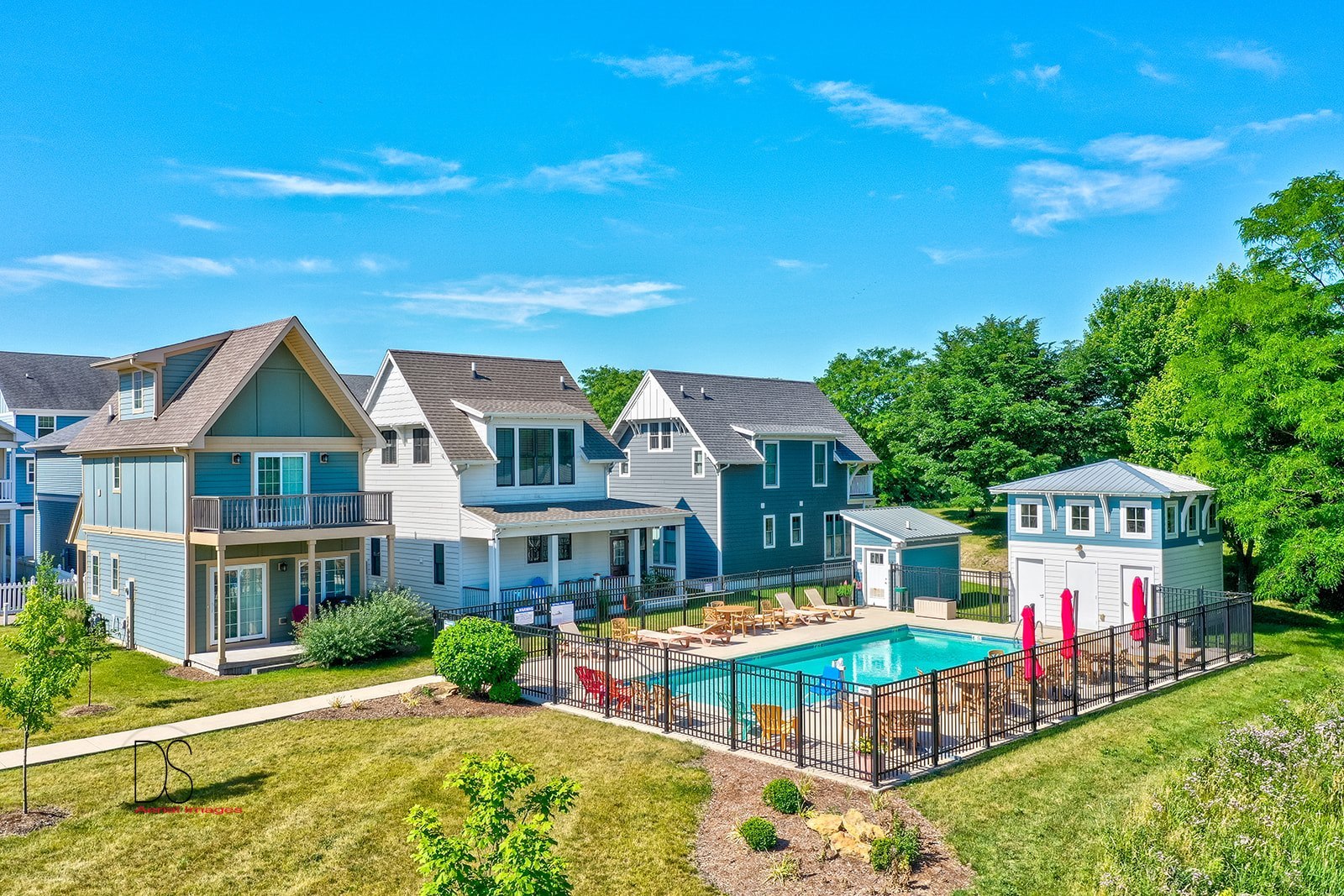 4 Pelican Landing Ottawa, IL 61350 - Photo 8 of 29 a view of houses with outdoor space and swimming pool