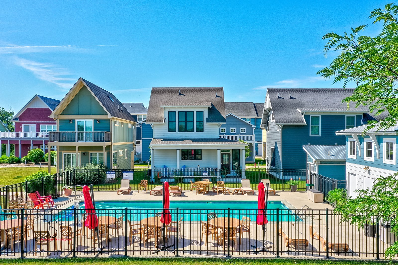4 Pelican Landing Ottawa, IL 61350 - Photo 9 of 29 a front view of multi story residential apartment building