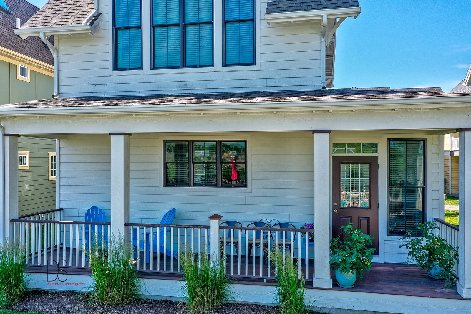 4 Pelican Landing Ottawa, IL 61350 - Photo 10 of 29 a view of a brick house with plants fence