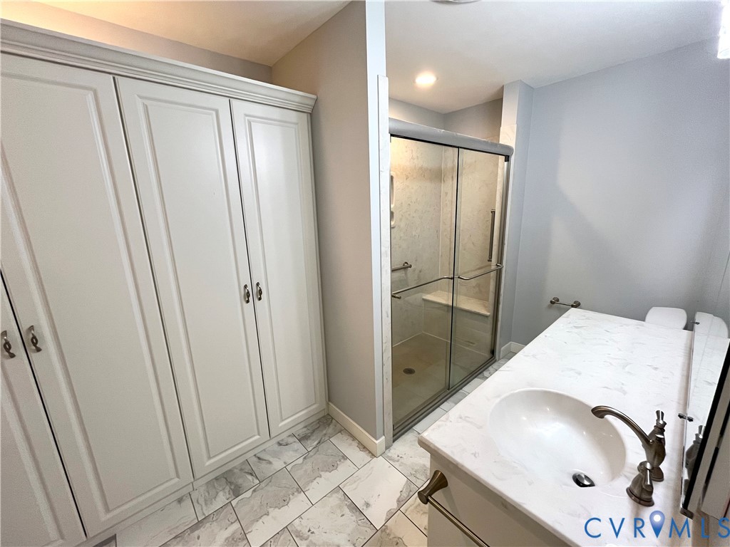 10224 Raintree Commons Lane Henrico, VA 23238 - Photo 18 of 35 Primary en suite Bathroom