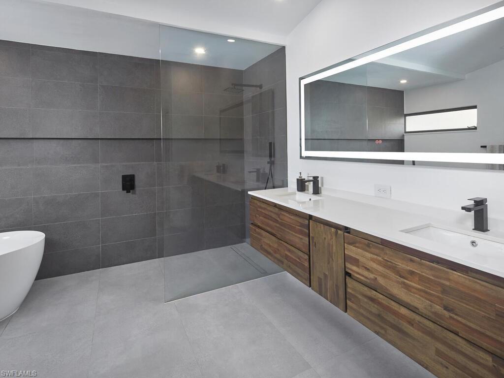 7661 Ponte Verde Way Naples, FL 34109 - Photo 13 of 34