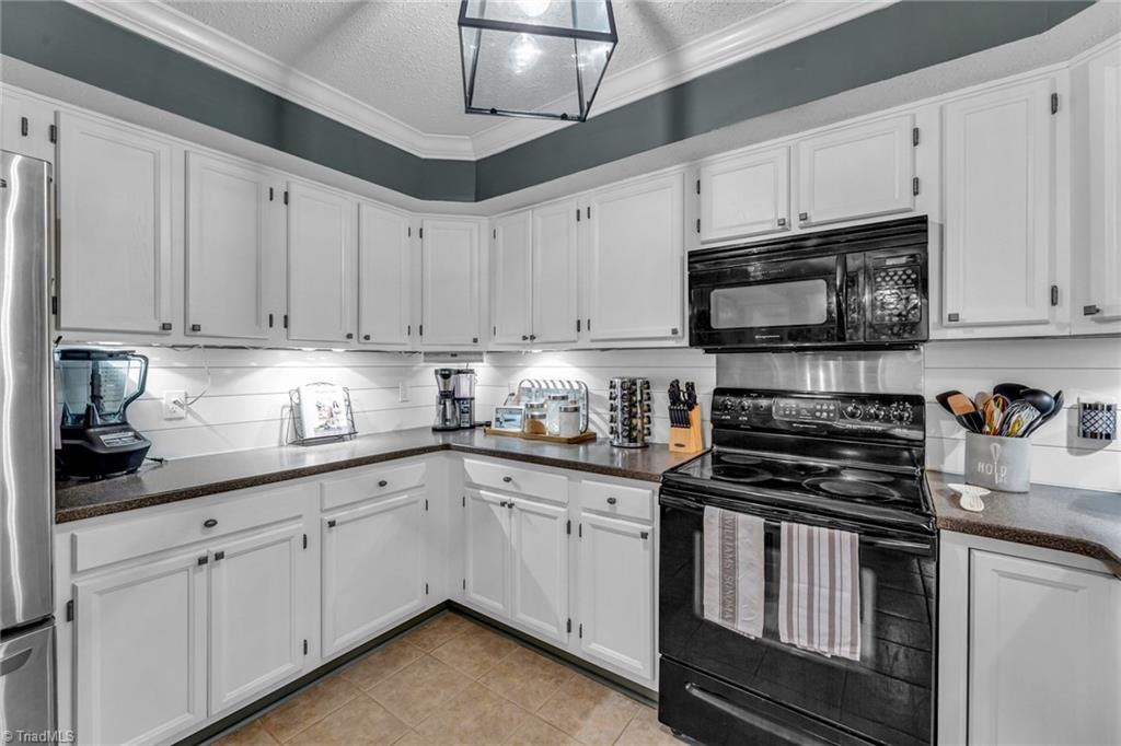 2501 Water Run Court High Point, NC 27265 - Photo 17 of 33 Gallery Image 17