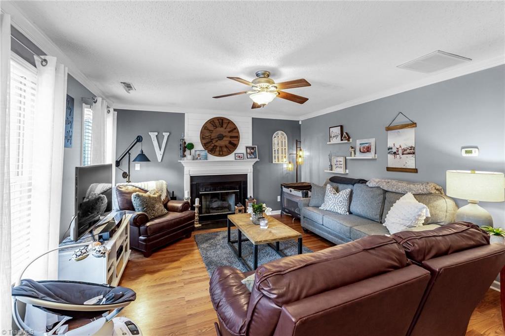 2501 Water Run Court High Point, NC 27265 - Photo 4 of 33 Gallery Image 4