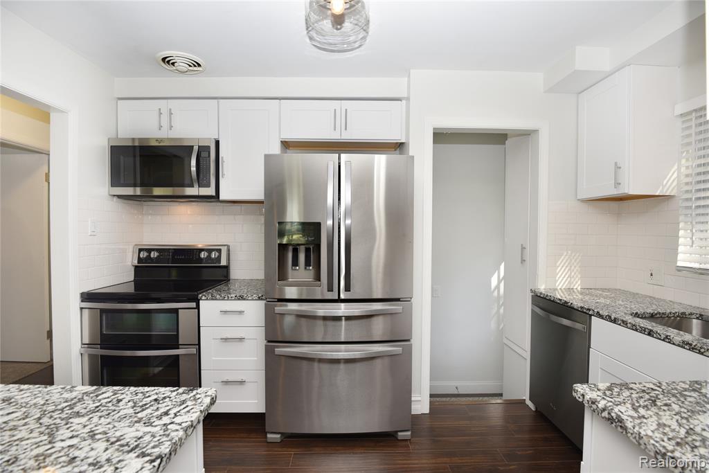 2261 Dunstable Road Birmingham, MI 48009 - Photo 11 of 39