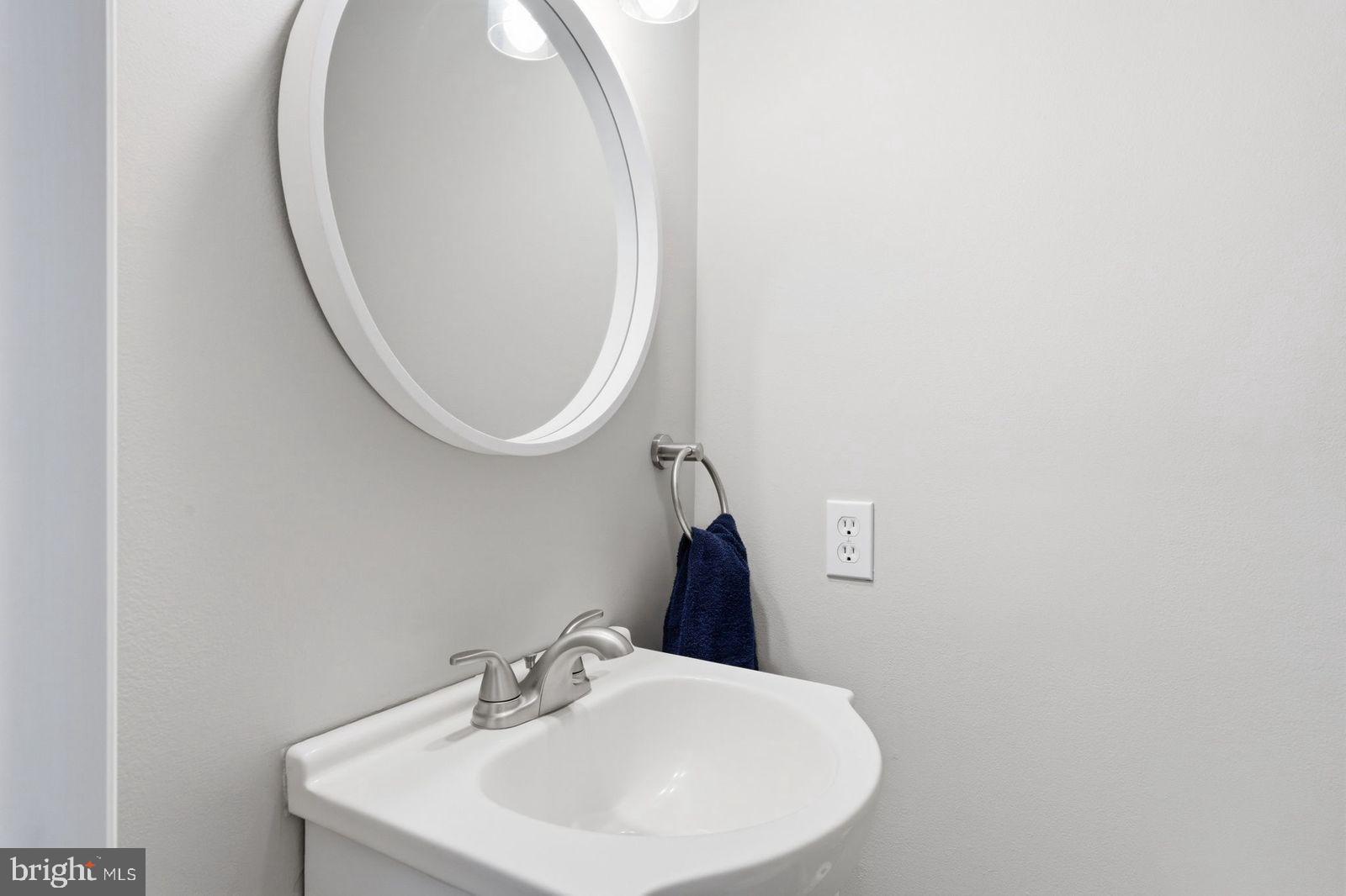 415 Acorn Road Mount Laurel, NJ 08054 - Photo 15 of 35 Maine Level Powder Room