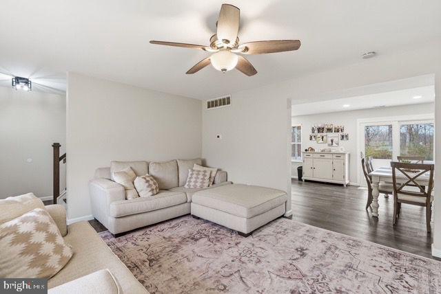 415 Acorn Road Mount Laurel, NJ 08054 - Photo 6 of 35 Living Room