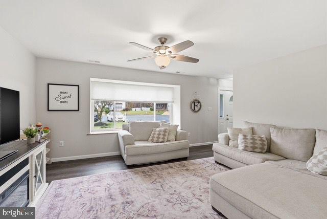 415 Acorn Road Mount Laurel, NJ 08054 - Photo 7 of 35 Living Room