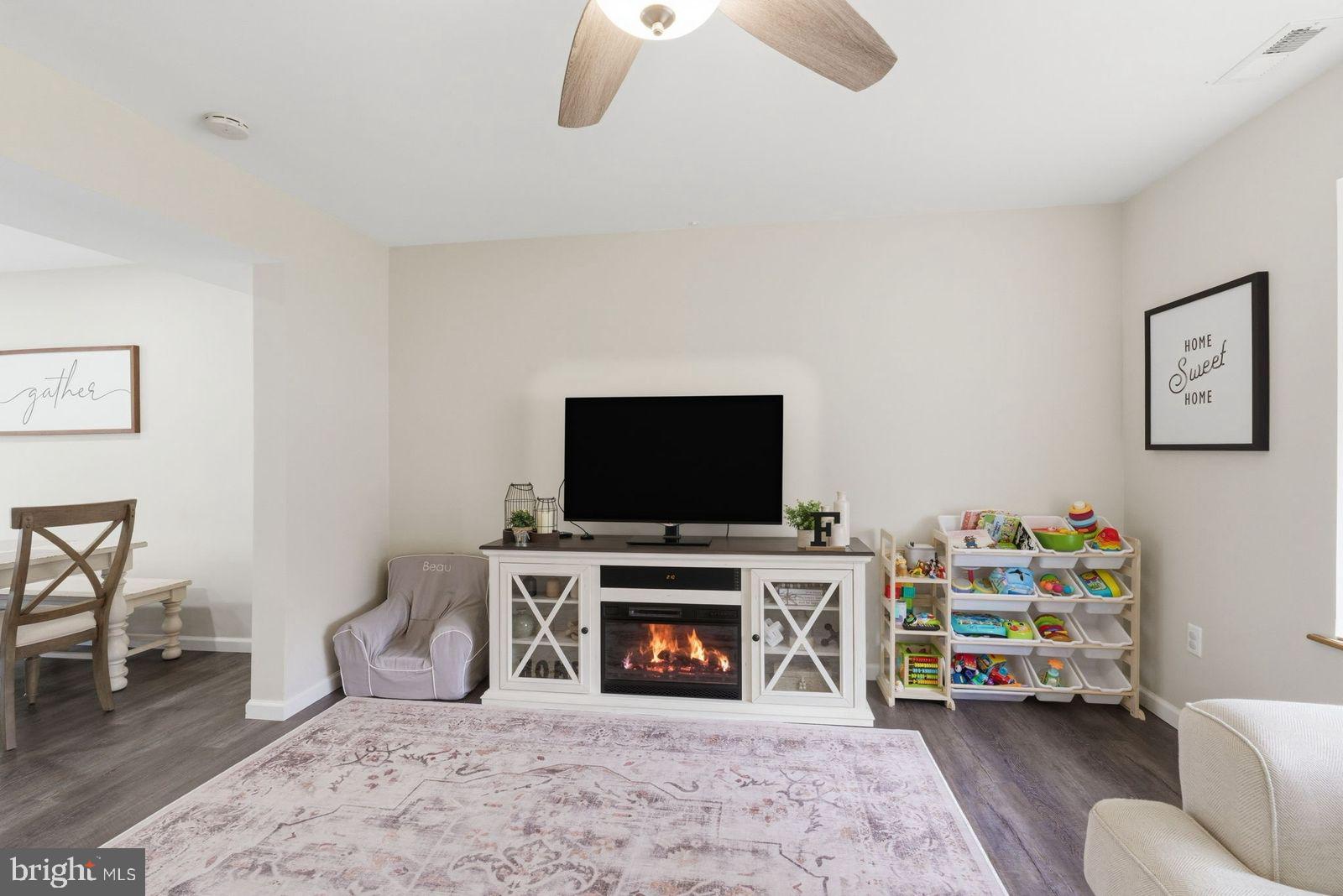 415 Acorn Road Mount Laurel, NJ 08054 - Photo 8 of 35 Living Room