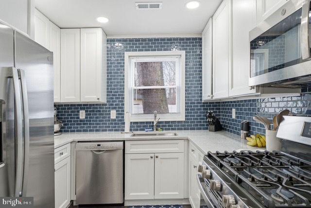 415 Acorn Road Mount Laurel, NJ 08054 - Photo 9 of 35 Kitchen