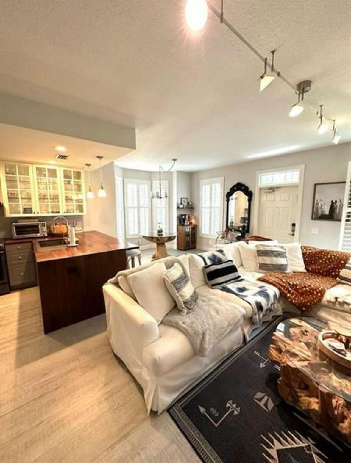 262 Iris Drive Jupiter, FL 33458 - Photo 2 of 21 Family room