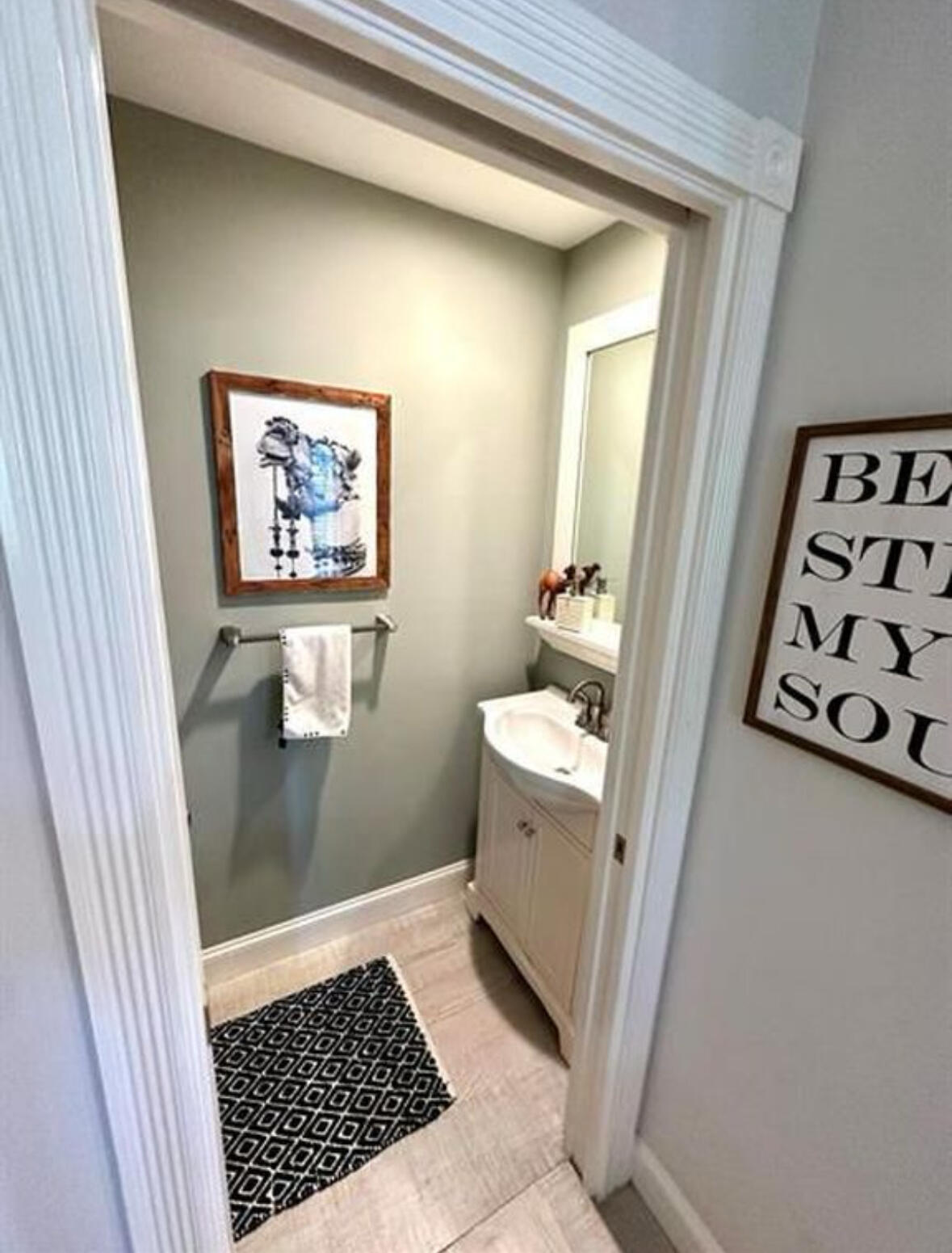 262 Iris Drive Jupiter, FL 33458 - Photo 8 of 21 1/2 bath