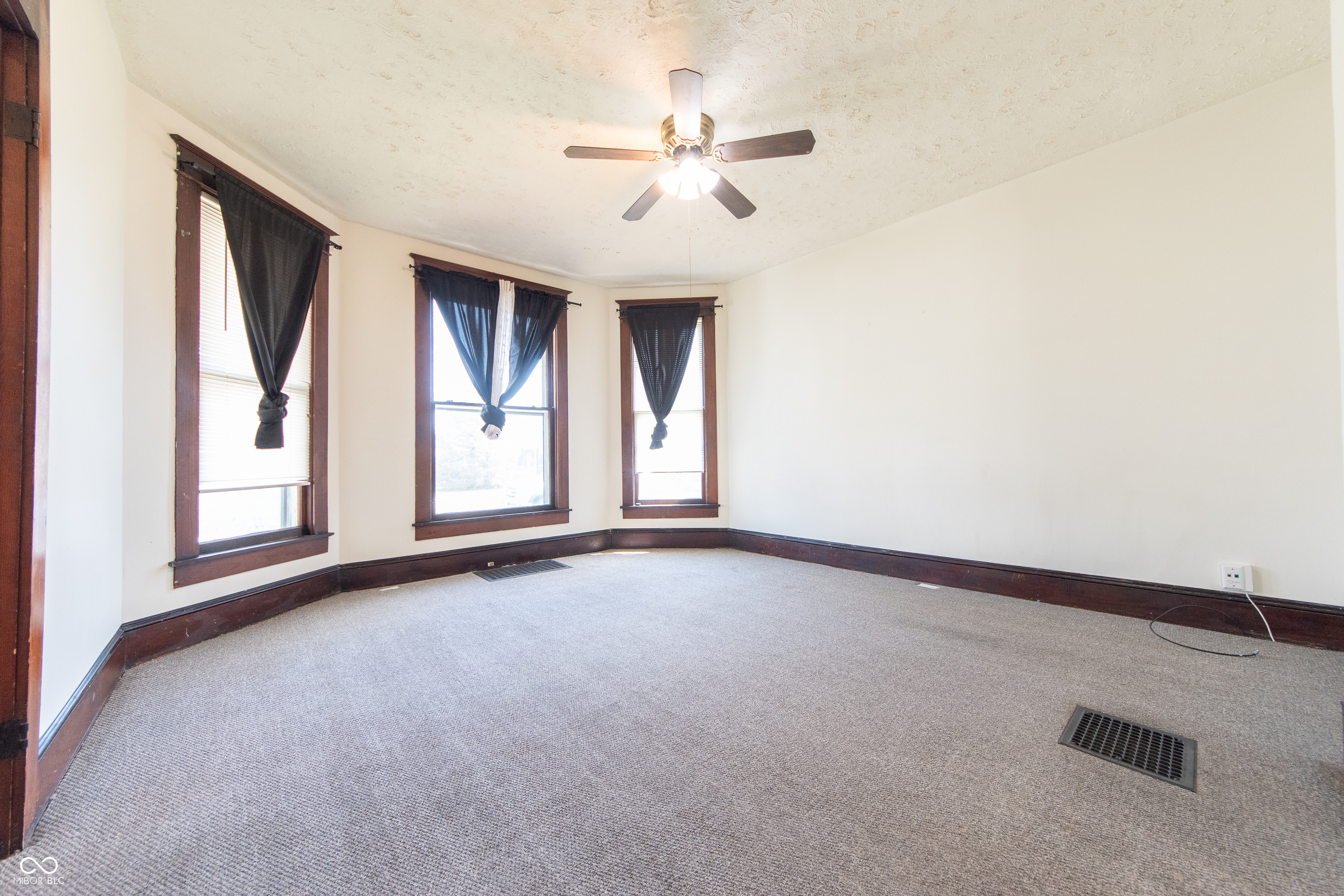 1420 Chestnut Street Columbus, IN 47201 - Photo 3 of 23