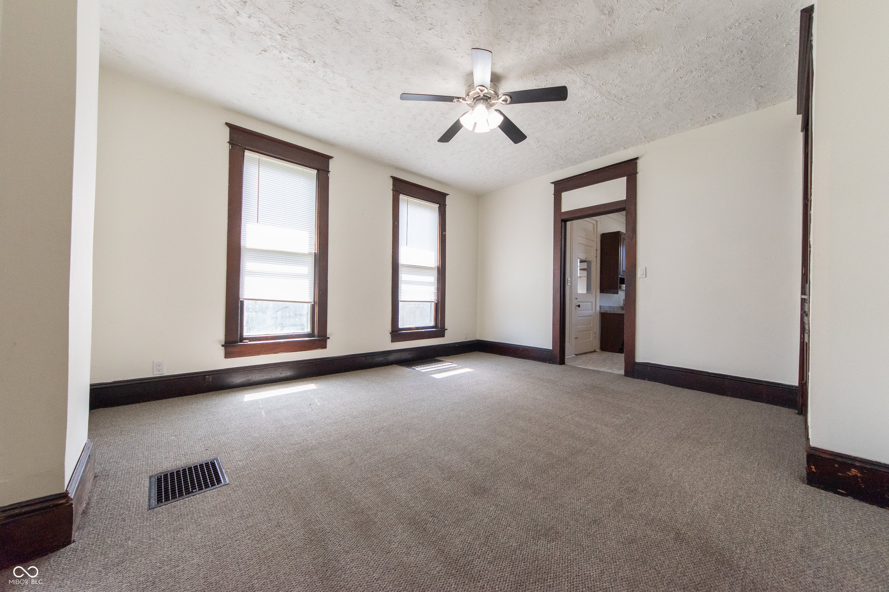 1420 Chestnut Street Columbus, IN 47201 - Photo 4 of 23