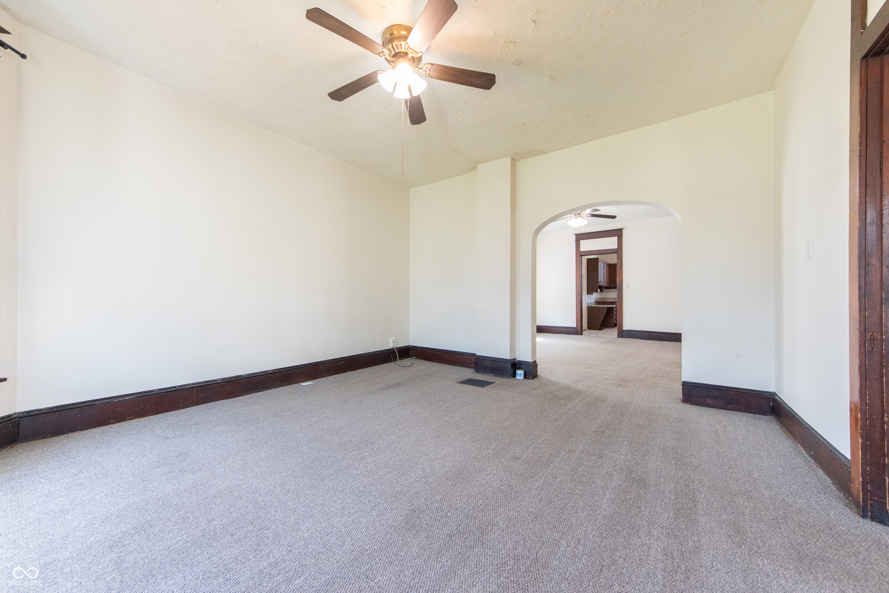 1420 Chestnut Street Columbus, IN 47201 - Photo 5 of 23