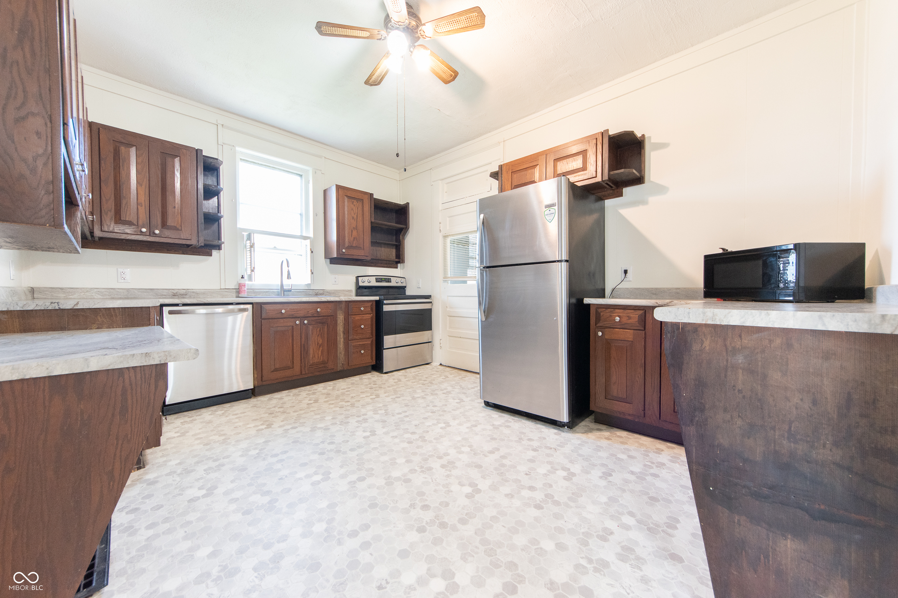 1420 Chestnut Street Columbus, IN 47201 - Photo 6 of 23