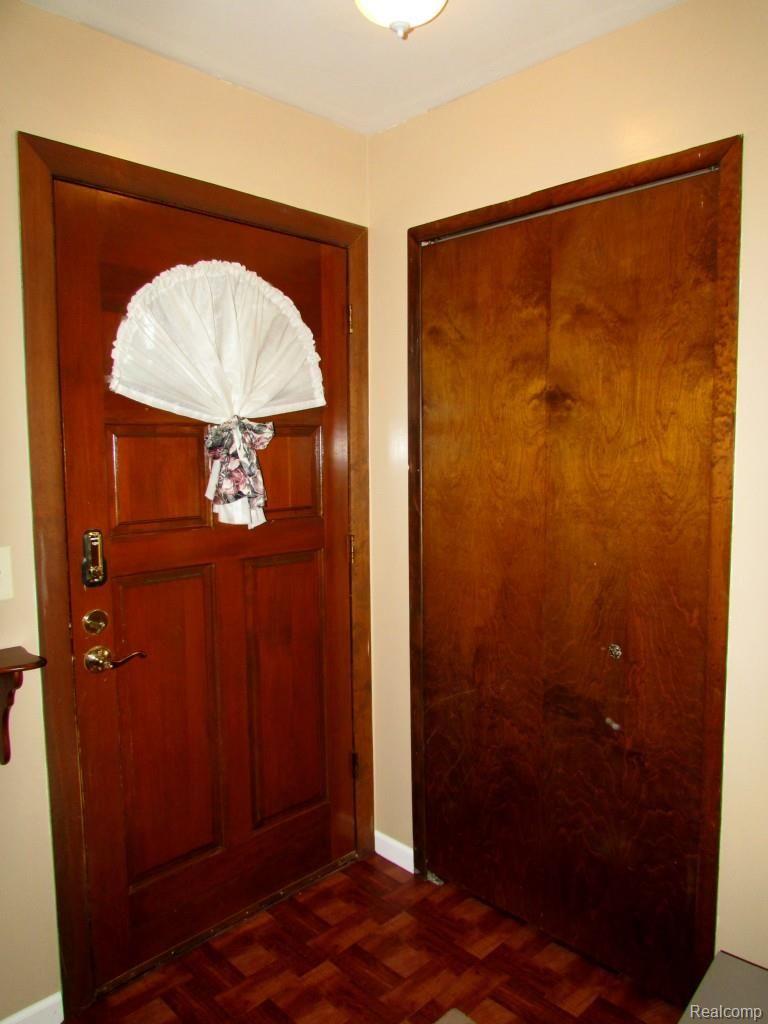 3415 West Utica Road Utica, MI 48317 - Photo 26 of 31 Front Entry and Closet.jpg