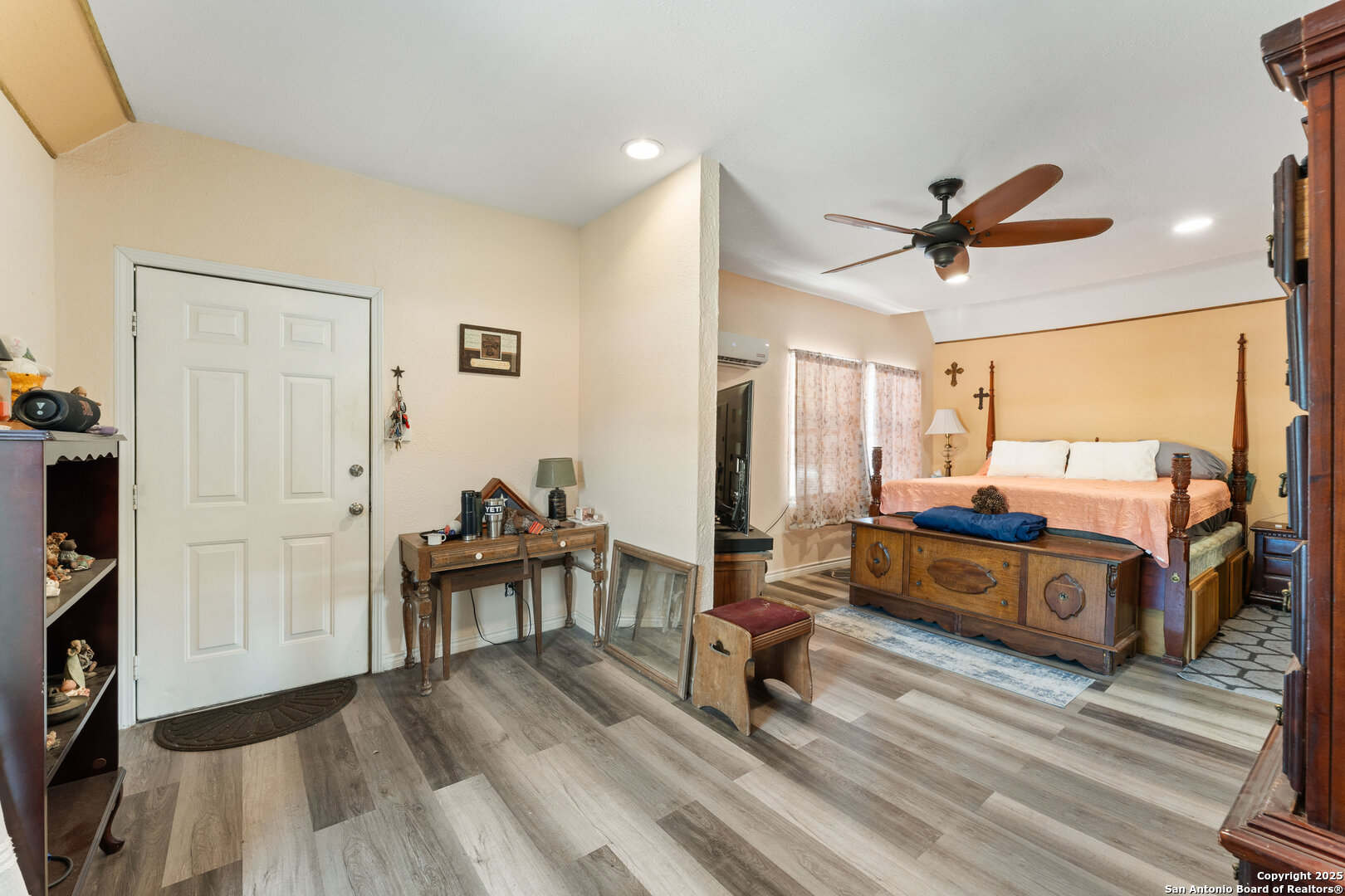 1843 Rhinestone Canyon Lake, TX 78133 - Photo 19 of 39 a living room with furniture and a flat screen tv