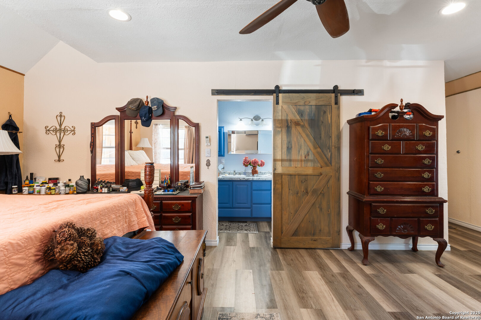 1843 Rhinestone Canyon Lake, TX 78133 - Photo 20 of 39 a bedroom with furniture and a chandelier