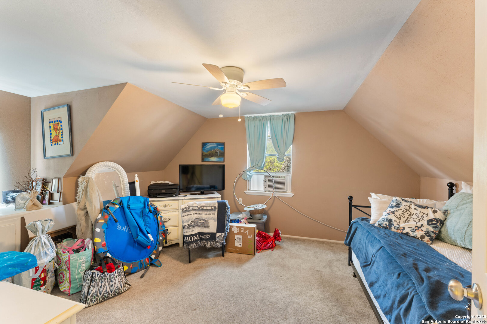1843 Rhinestone Canyon Lake, TX 78133 - Photo 24 of 39 a living room with furniture and a chandelier
