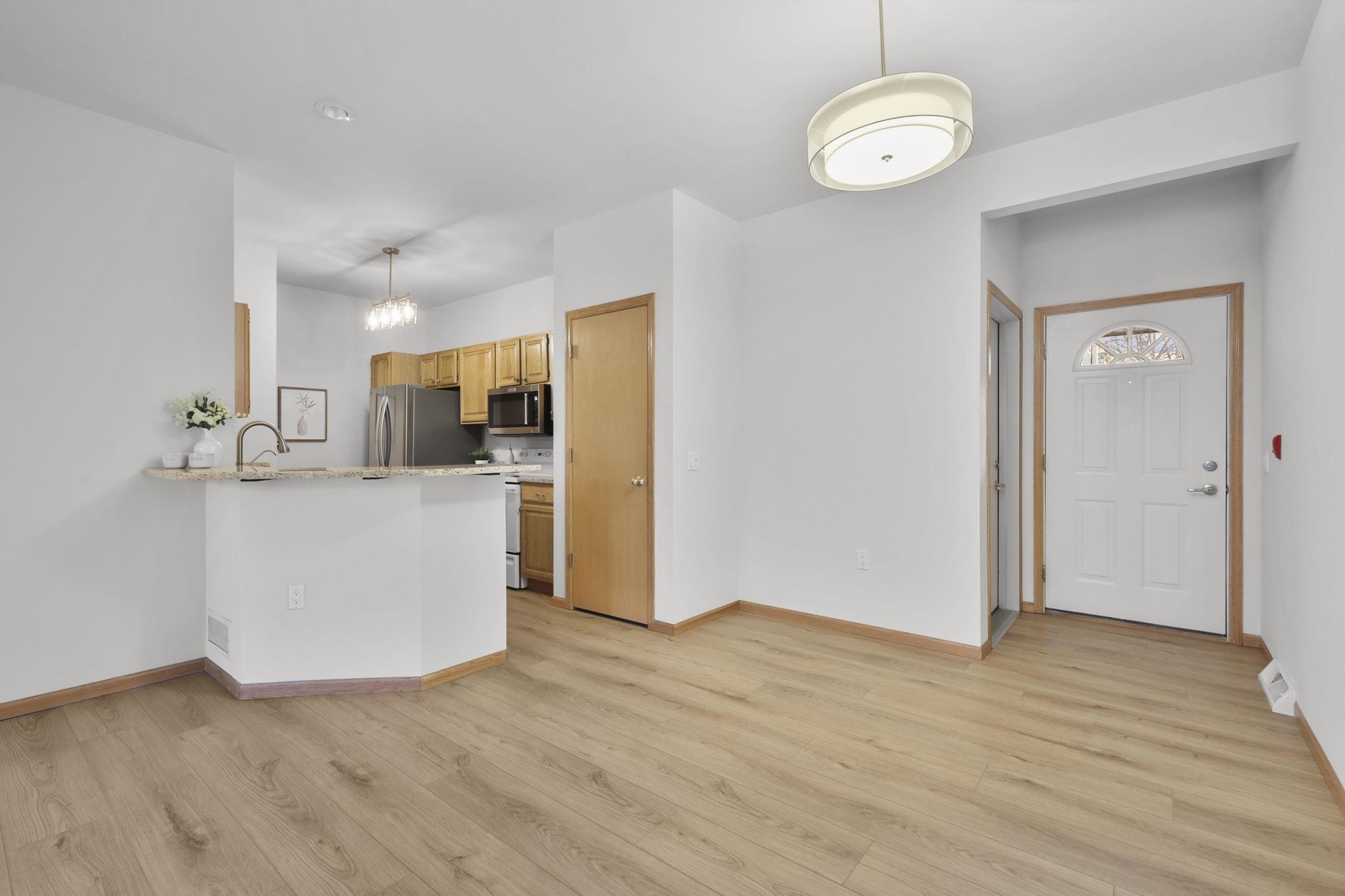 3154 Dorchester Way, Unit 2 Madison, WI 53719 - Photo 4 of 31