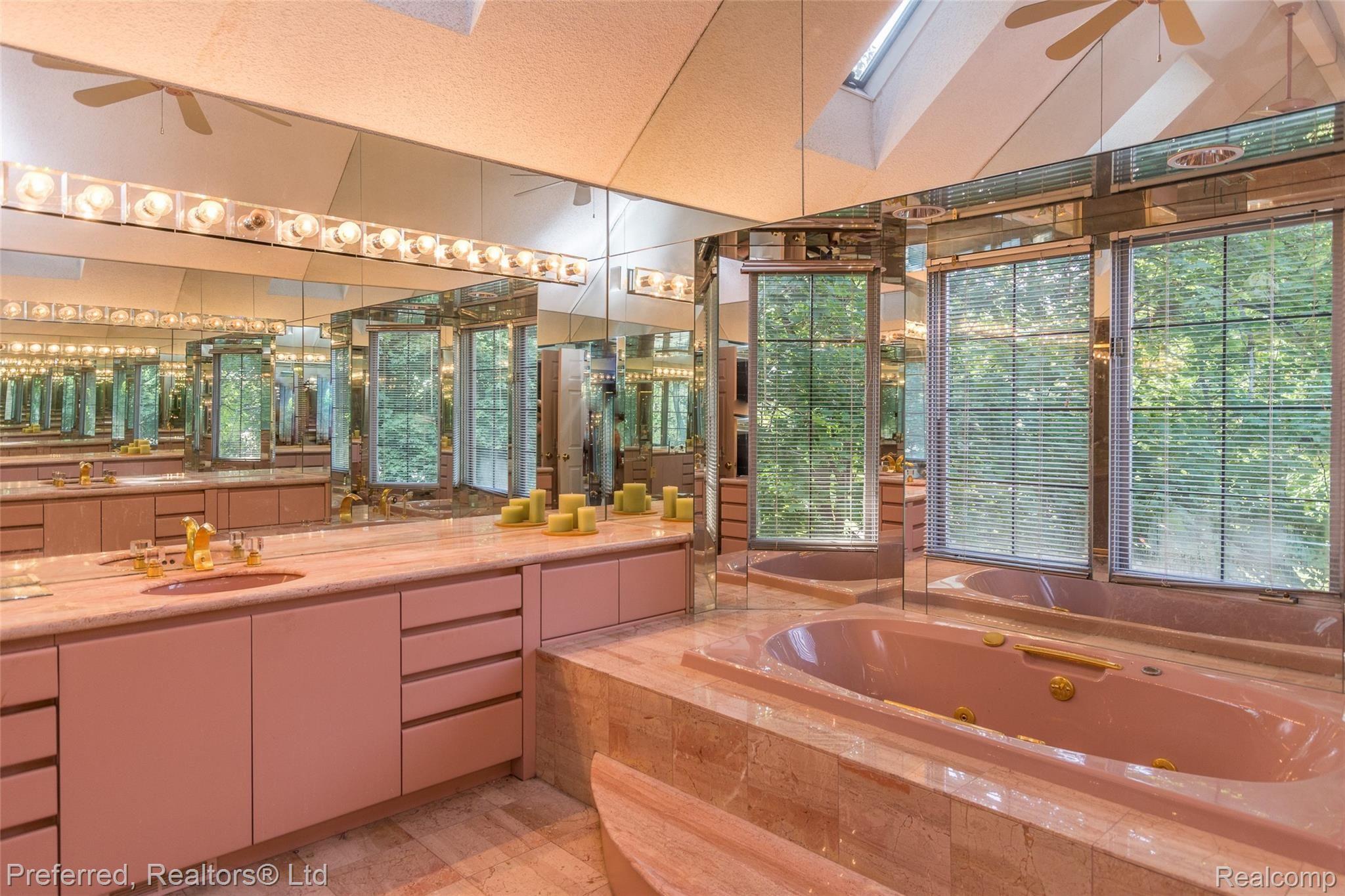 34015 Lyncroft Street Farmington, MI 48331 - Photo 22 of 34 DSC_3097A.jpg