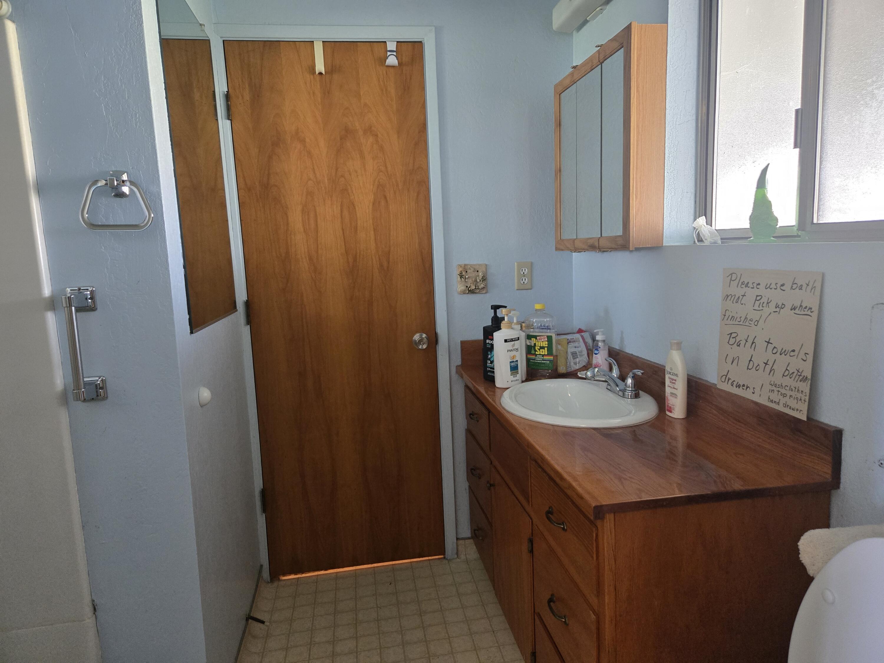 2609 Albert Road Anderson, CA 96007 - Photo 12 of 40 2609 Albert Bath