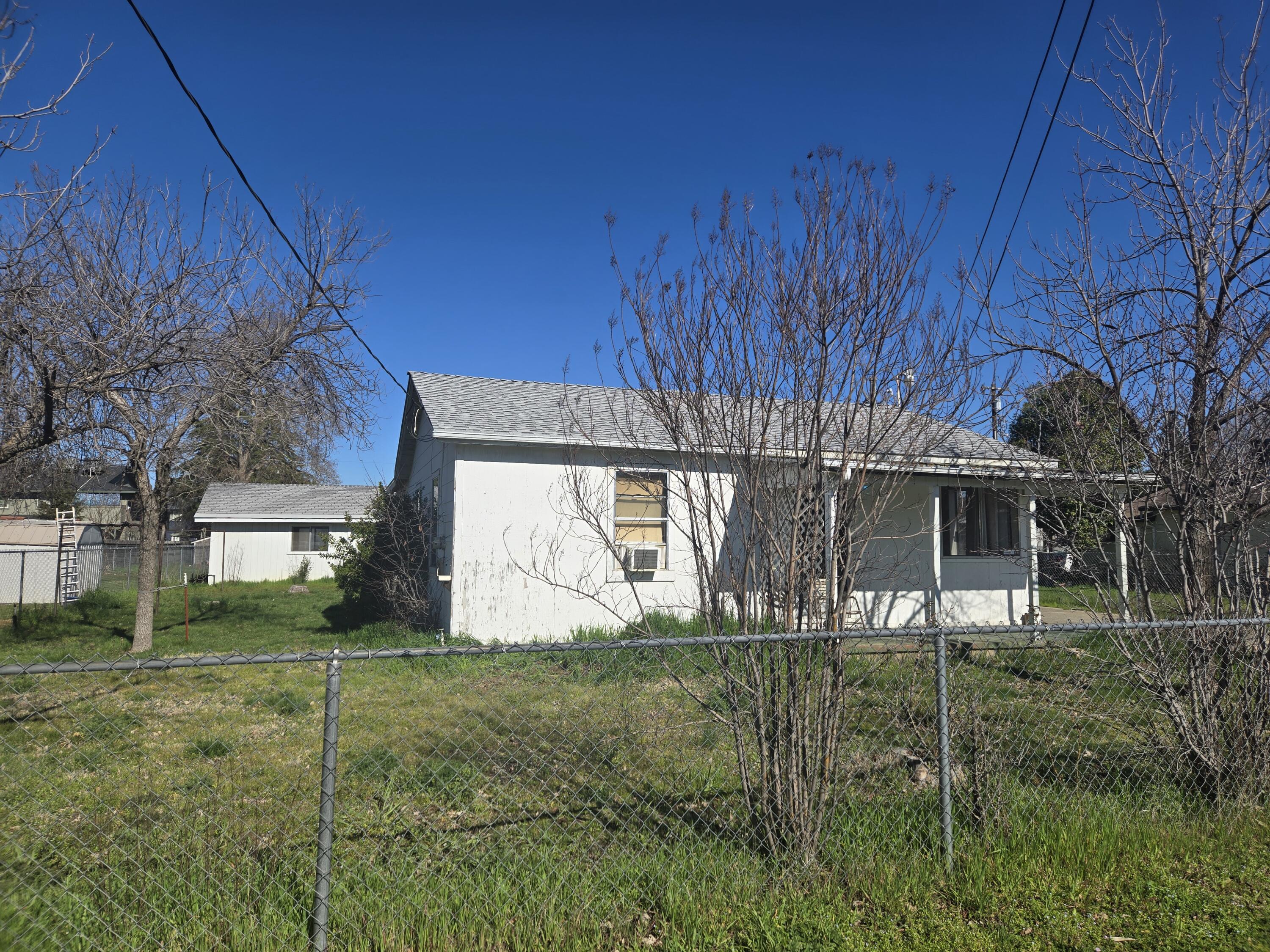 2609 Albert Road Anderson, CA 96007 - Photo 24 of 40 2609 Albert front of home