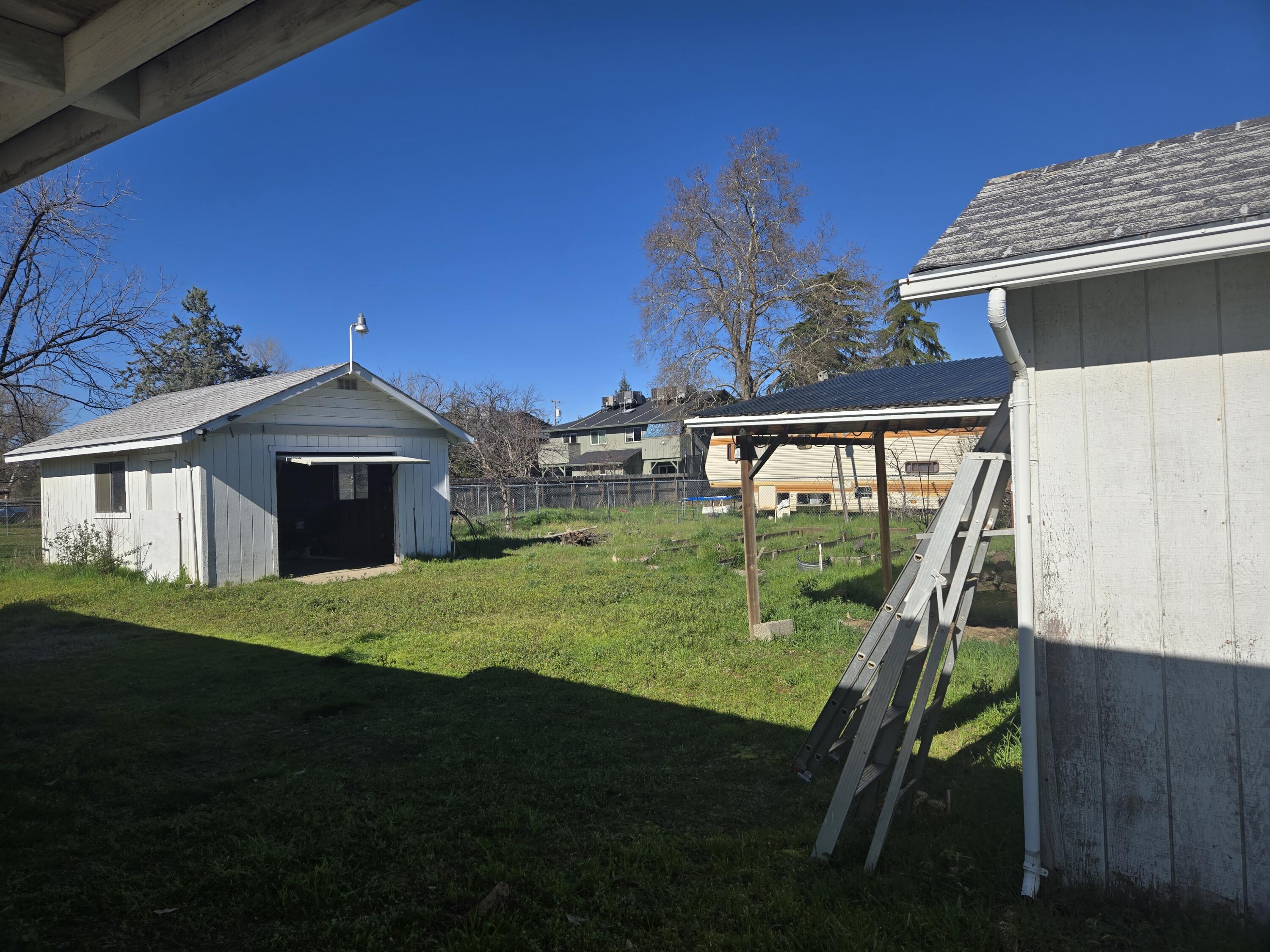2609 Albert Road Anderson, CA 96007 - Photo 25 of 40 2609 Albert backyuard