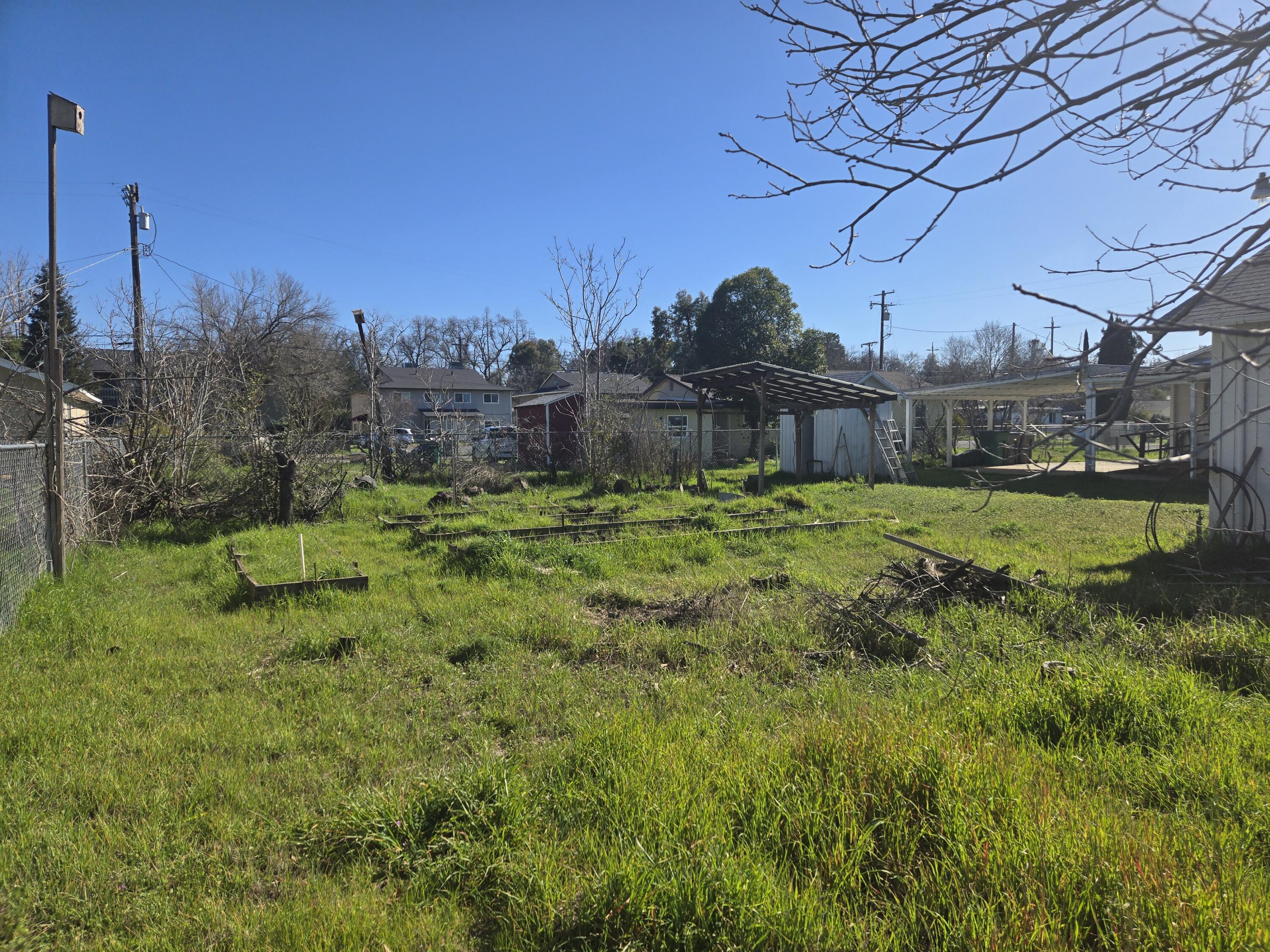 2609 Albert Road Anderson, CA 96007 - Photo 34 of 40 2609 Albert backyard 4
