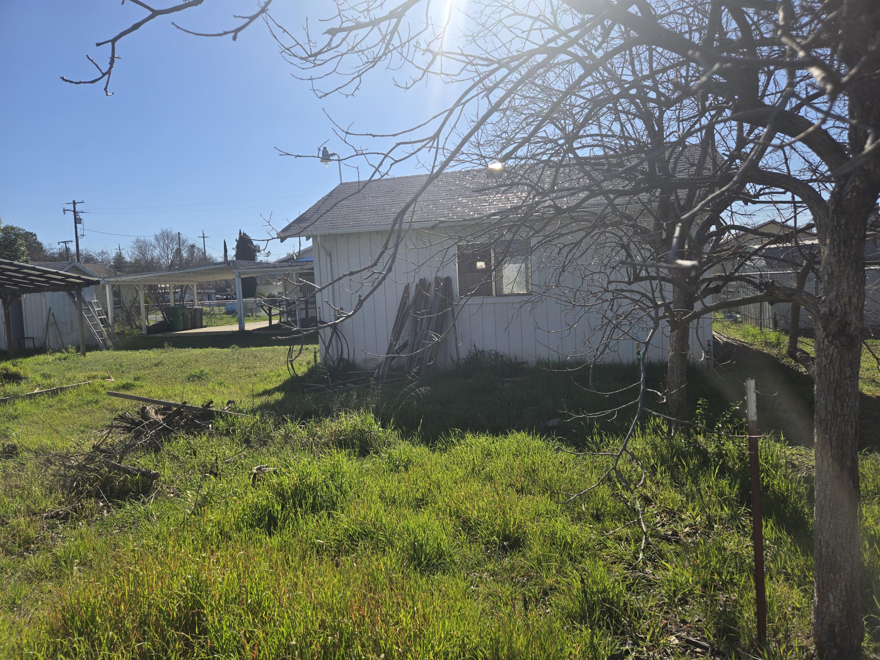 2609 Albert Road Anderson, CA 96007 - Photo 37 of 40 2609 Albert side of garage