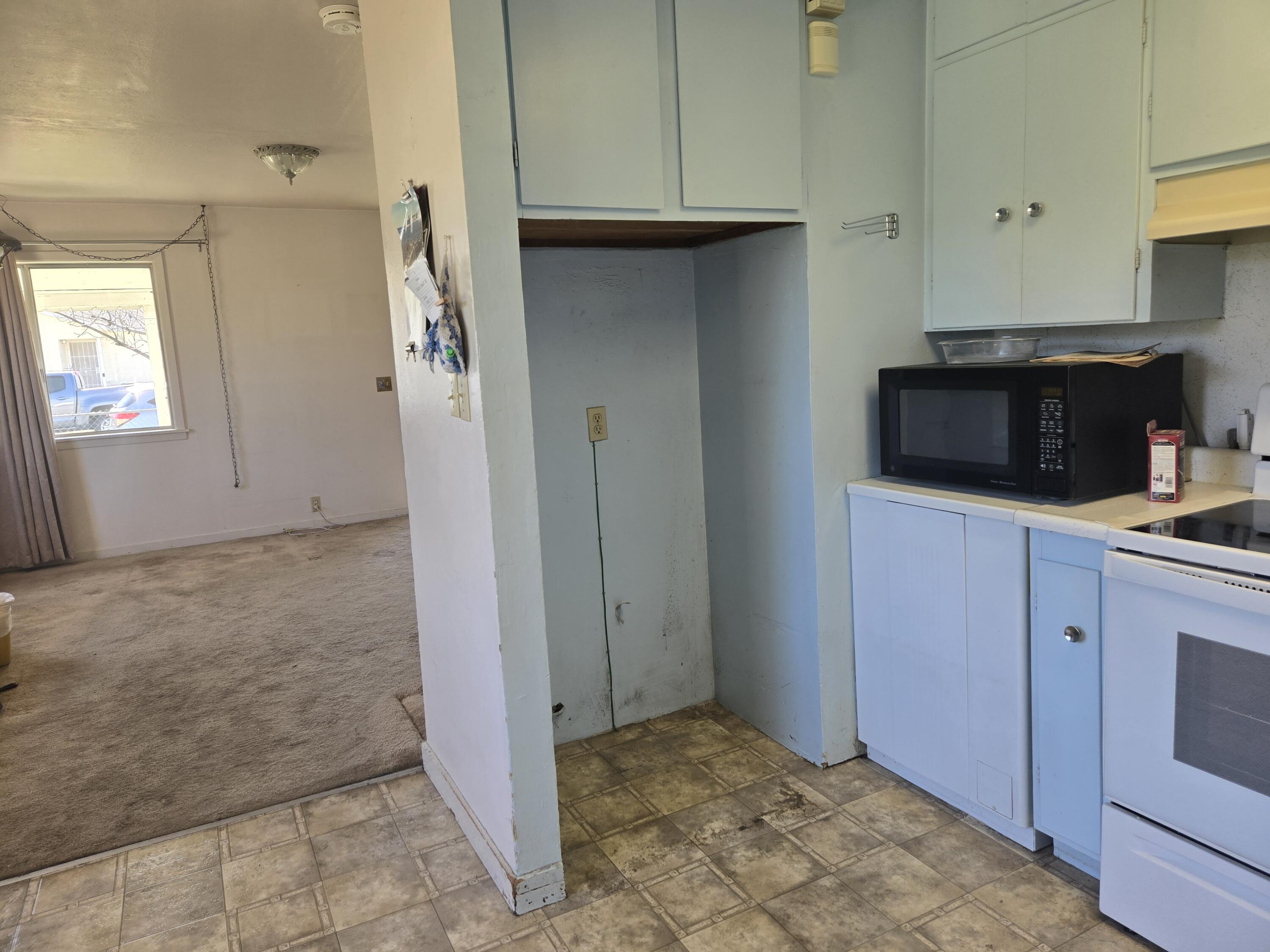 2609 Albert Road Anderson, CA 96007 - Photo 8 of 40 2609 Albert Kit to LR