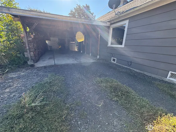 a view of a back yard of the house