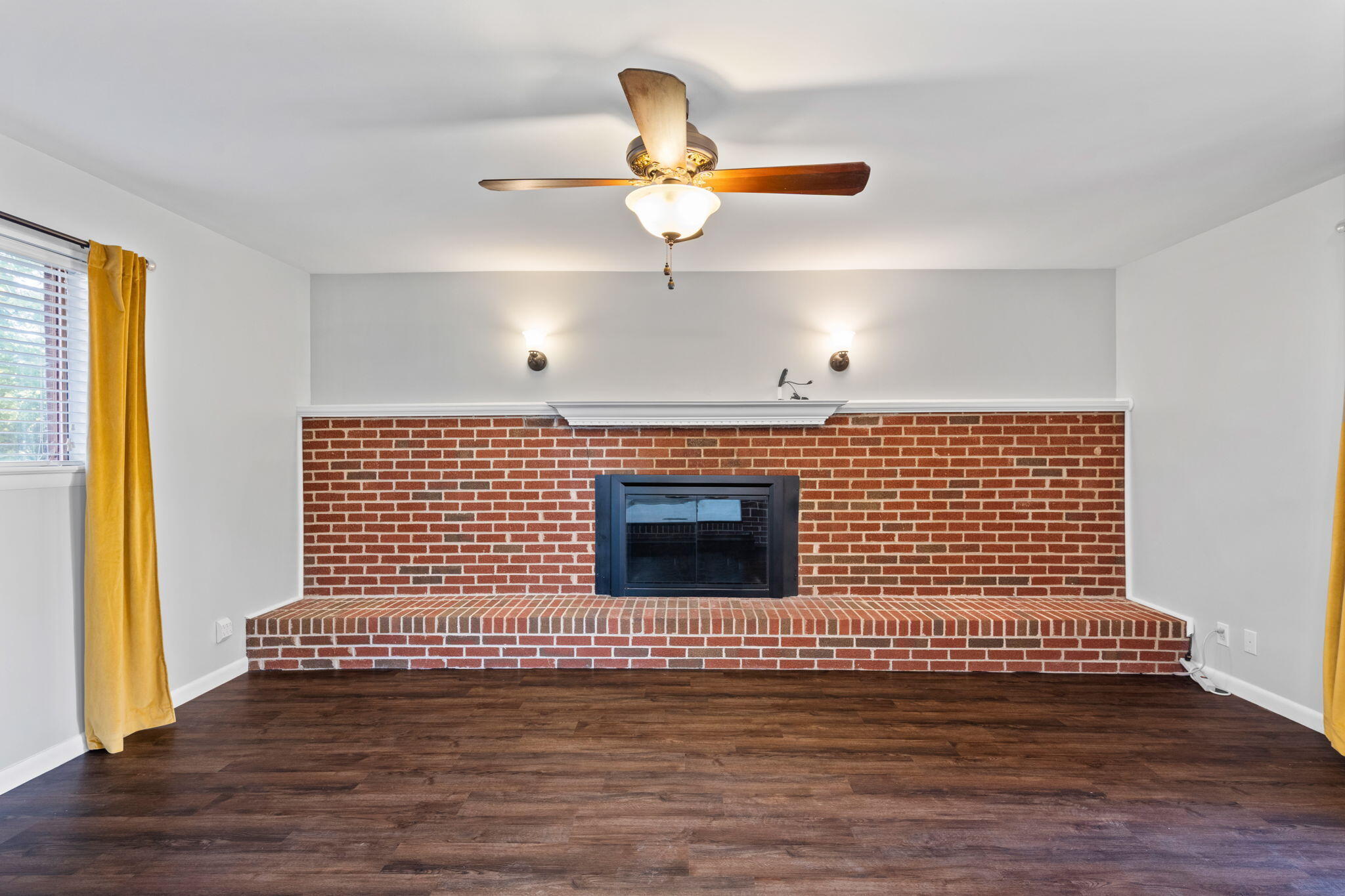 2510 Jenkins Road Chattanooga, TN 37421 - Photo 18 of 37 Family Room Ceter DSC_7599