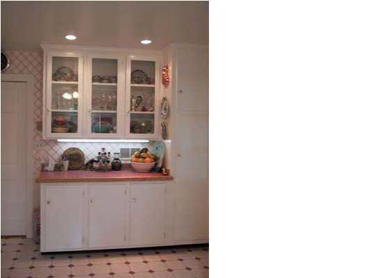 315 Gloucester Road Charlottesville, VA 22901 - Photo 6 of 9 Kitchen Glass Cabinets
