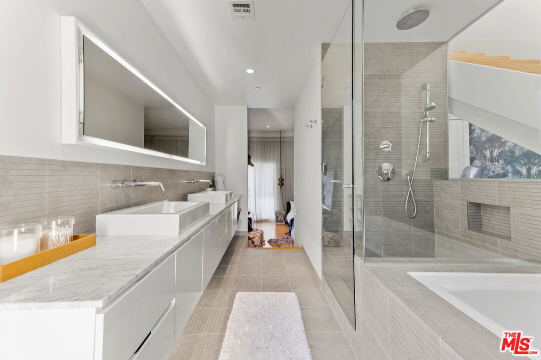 123 North Kings Road, Unit 11 Los Angeles, CA 90048 - Photo 15 of 27