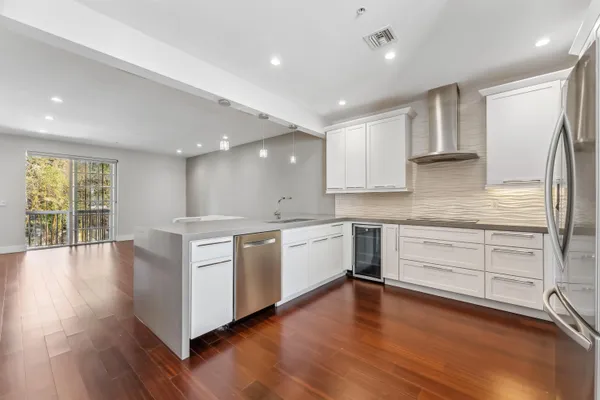 $5,000 | 106 Southwest 1st Avenue, Delray Beach, FL 33444