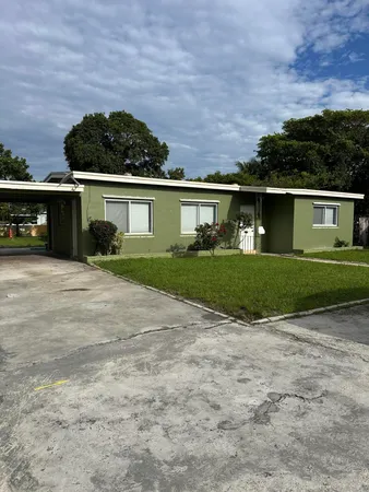 $3,000 | 2202 Northeast 3rd Street, Boynton Beach, FL 33435