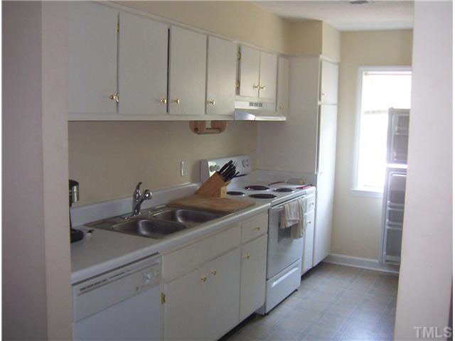 2506 Avent Ferry Road, Unit 205 Raleigh, NC 27606 - Photo 4 of 6 Electric Range, DW, Microwave, Refrig, Pantry Kitchen