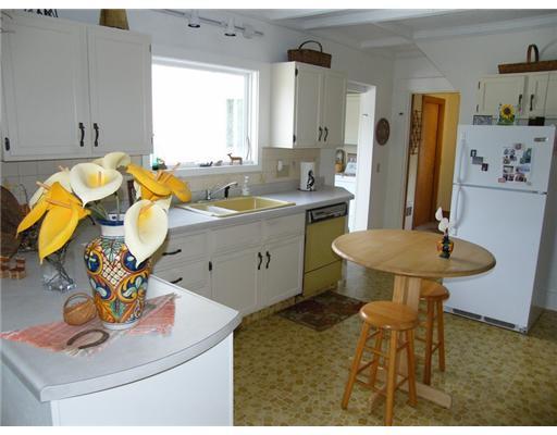 107 Huddle Road New Harbor, ME 04554 - Photo 13 of 23 Kitchen.