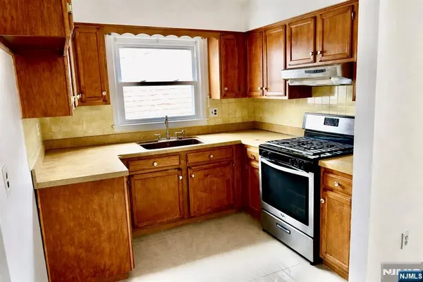 $2,200 | 404 John Street, East Newark, NJ 07029